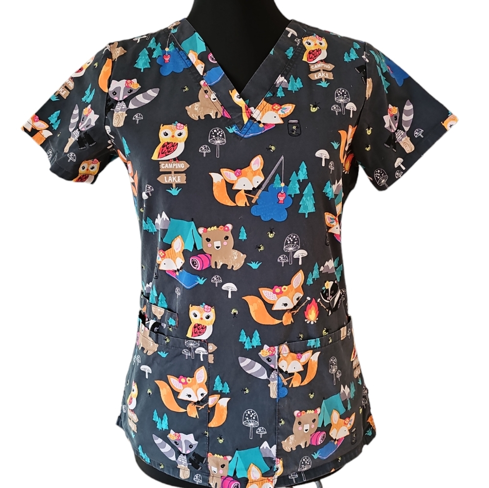 Cherokee Camping Theme Short Sleeve VNeck Medical Scrub Top Women's Size X-Small